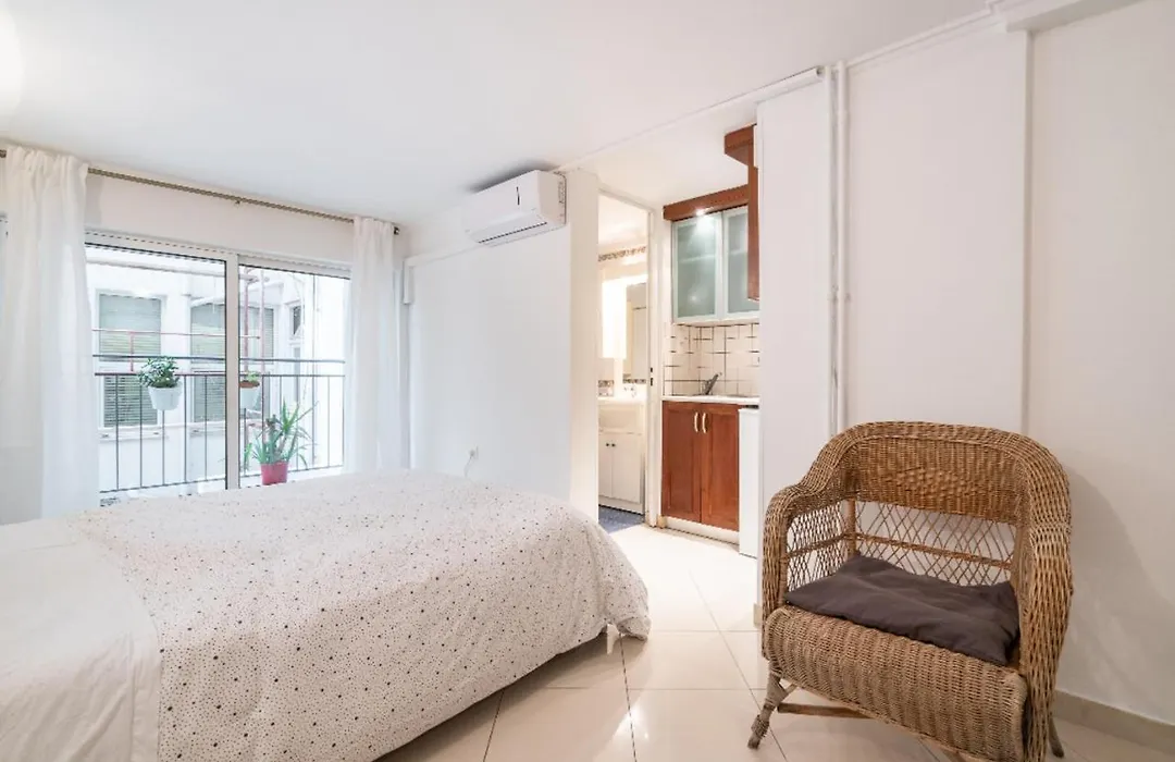 Studio In The City Center, Syntagma-1